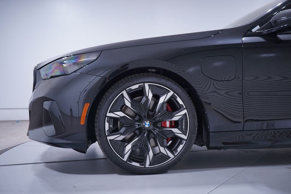 New 2027 Black Sapphire Metallic BMW 550e xDrive image 2