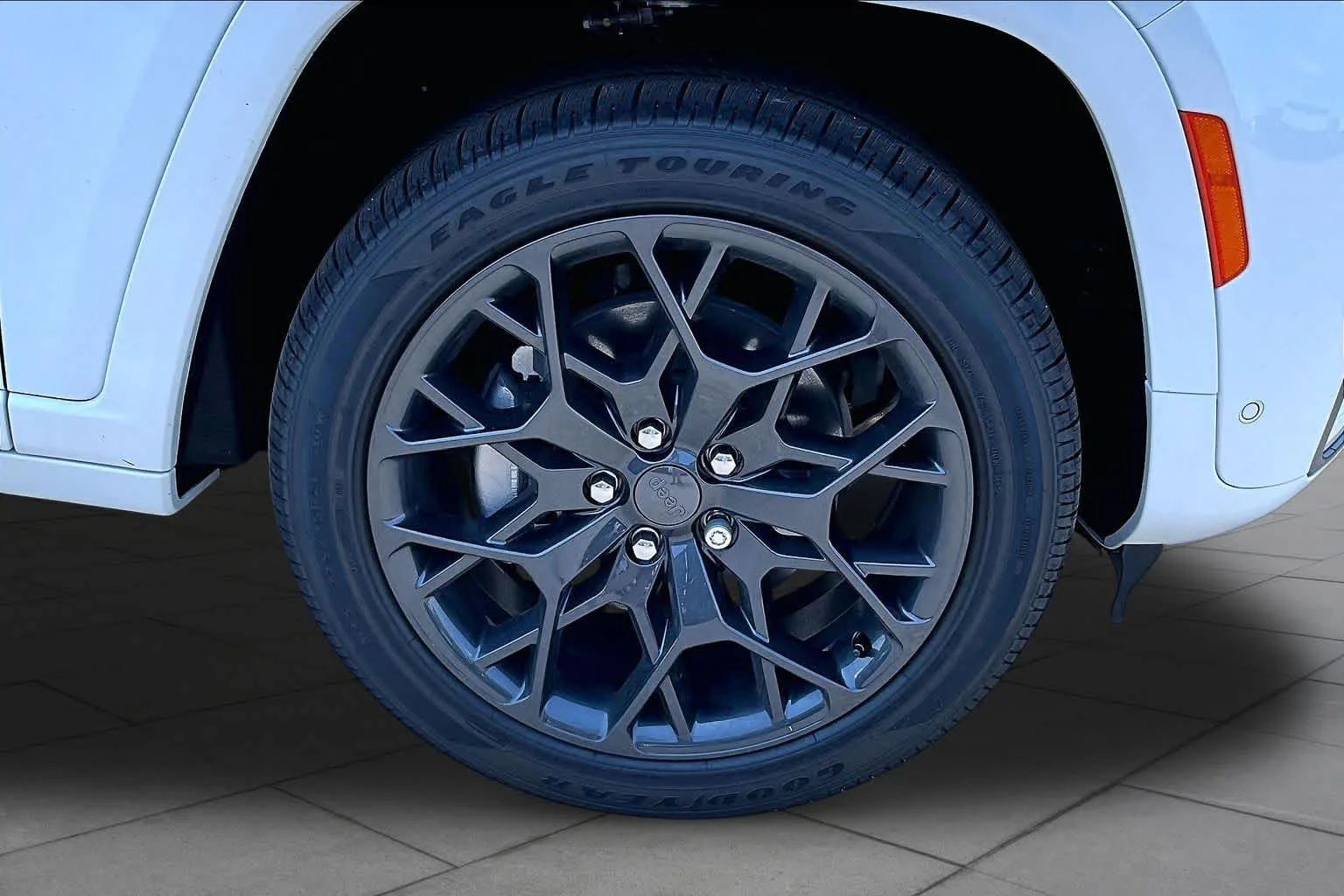 New 2026 Bright White Clear-Coat Exterior Paint Jeep Summit image 12