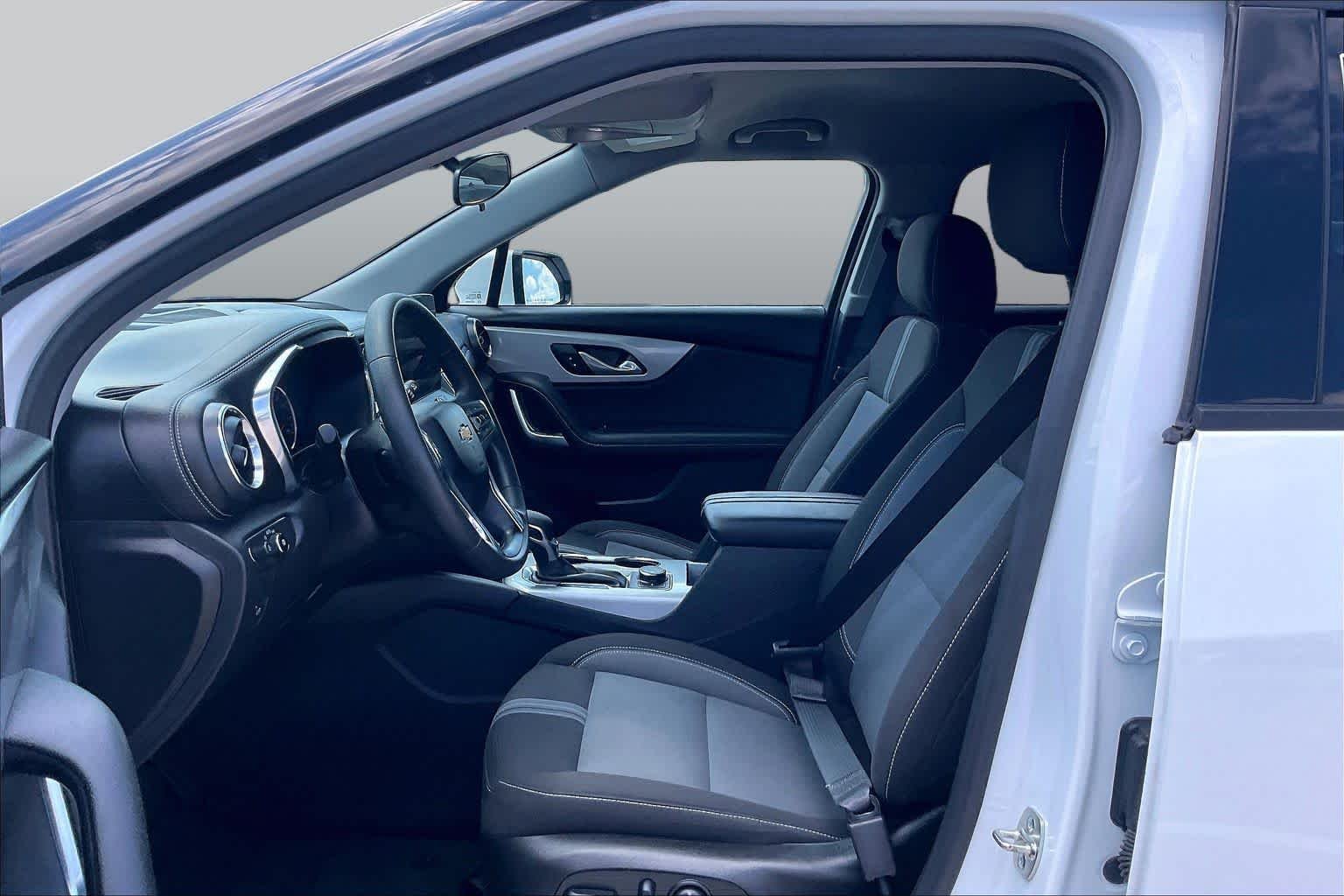 Used 2025 Summit White Chevrolet LT image 8