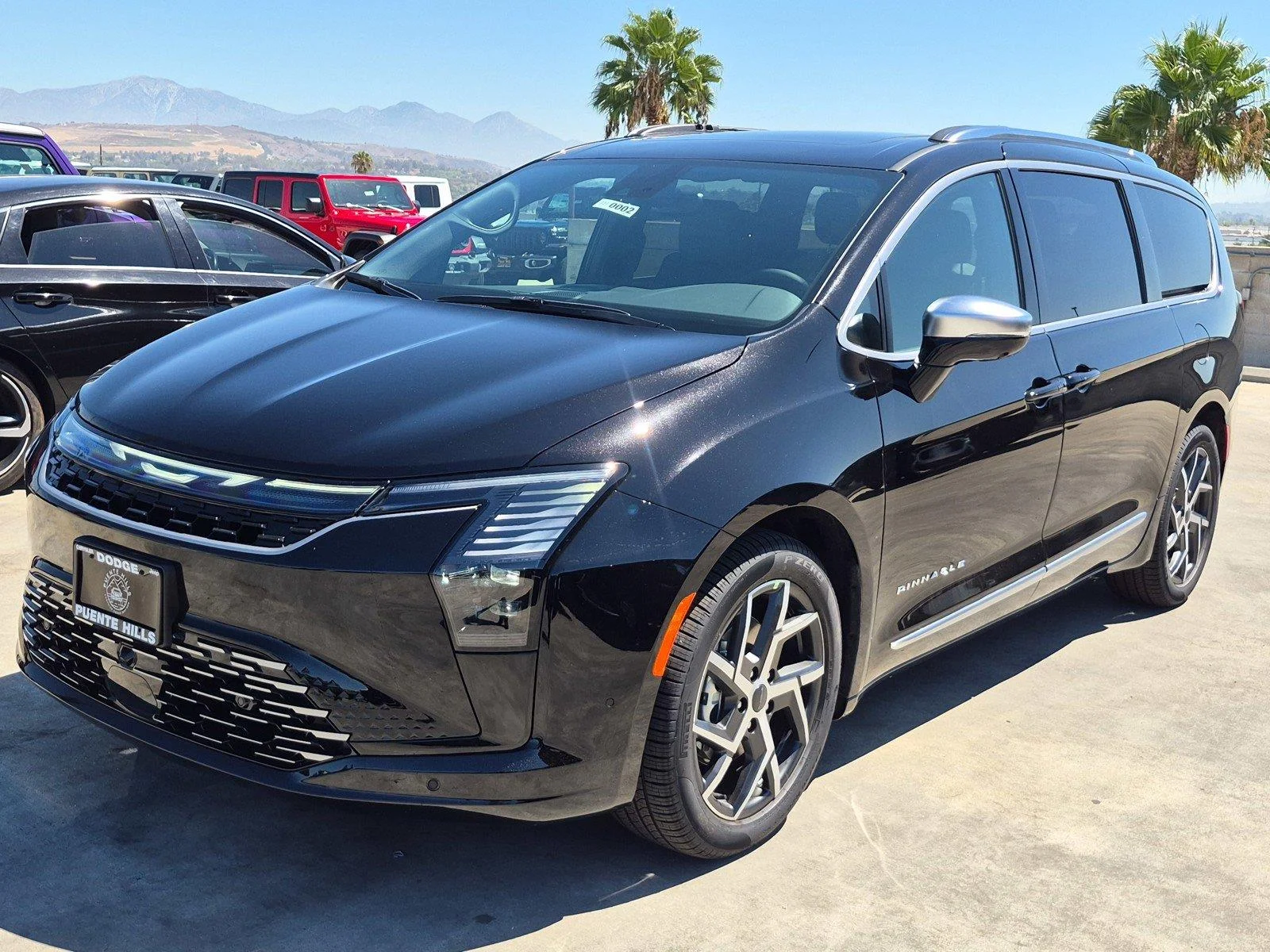 New 2027 Diamond Black Crystal Pearl-Coat Exterior Paint Chrysler Pinnacle image 3