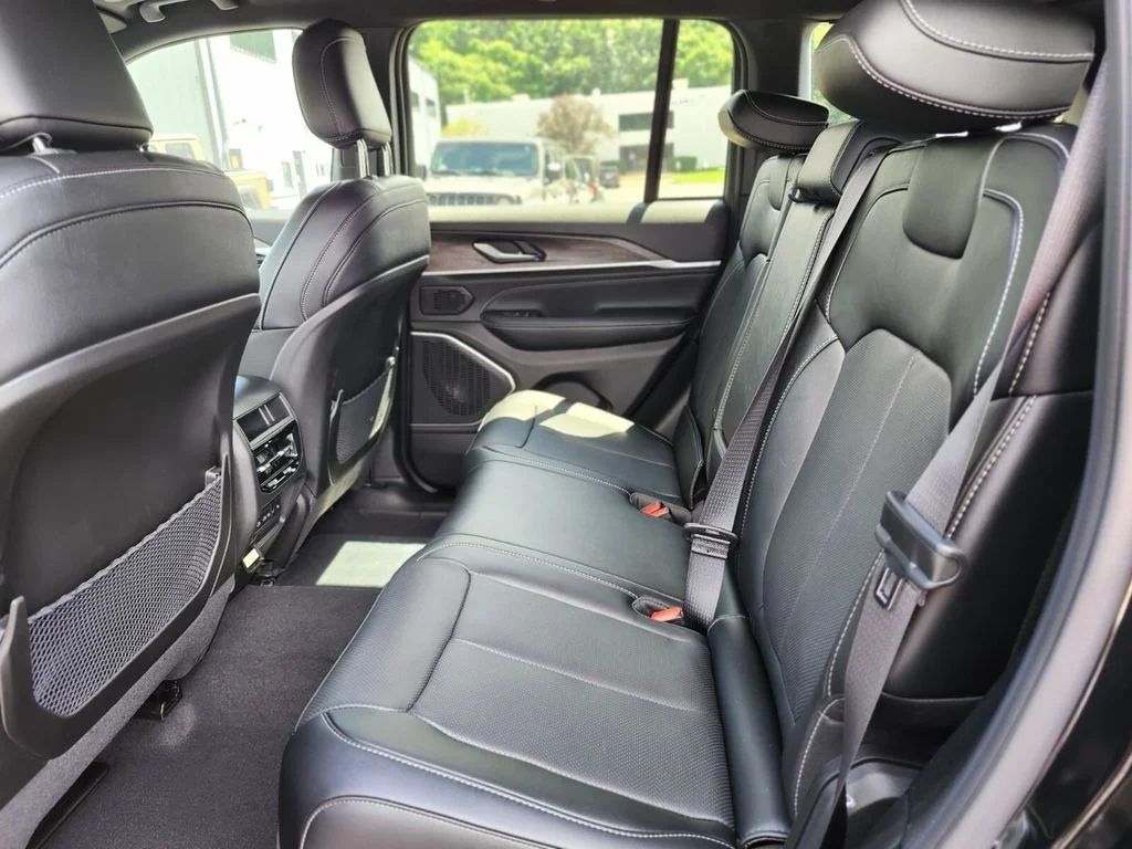 New 2026 Diamond Black Crystal Pearlcoat Jeep Limited Reserve image 16