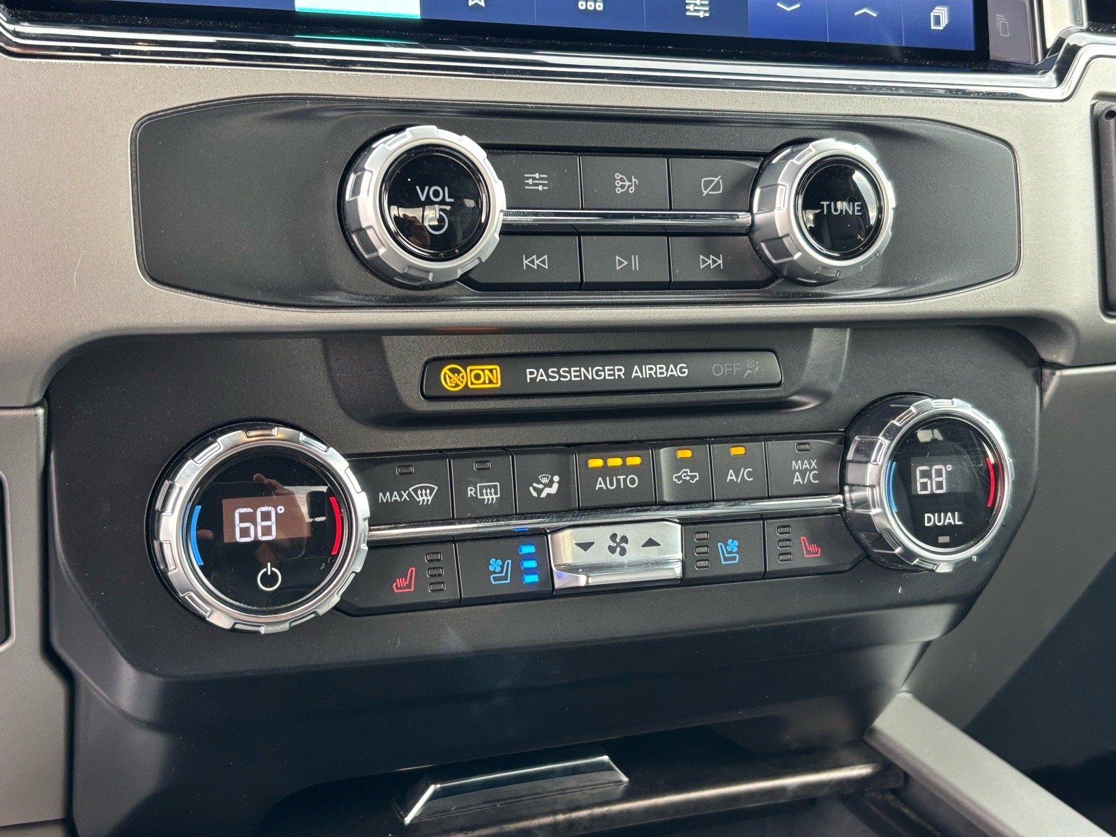 Used 2022 Iconic Silver Ford Lariat image 16