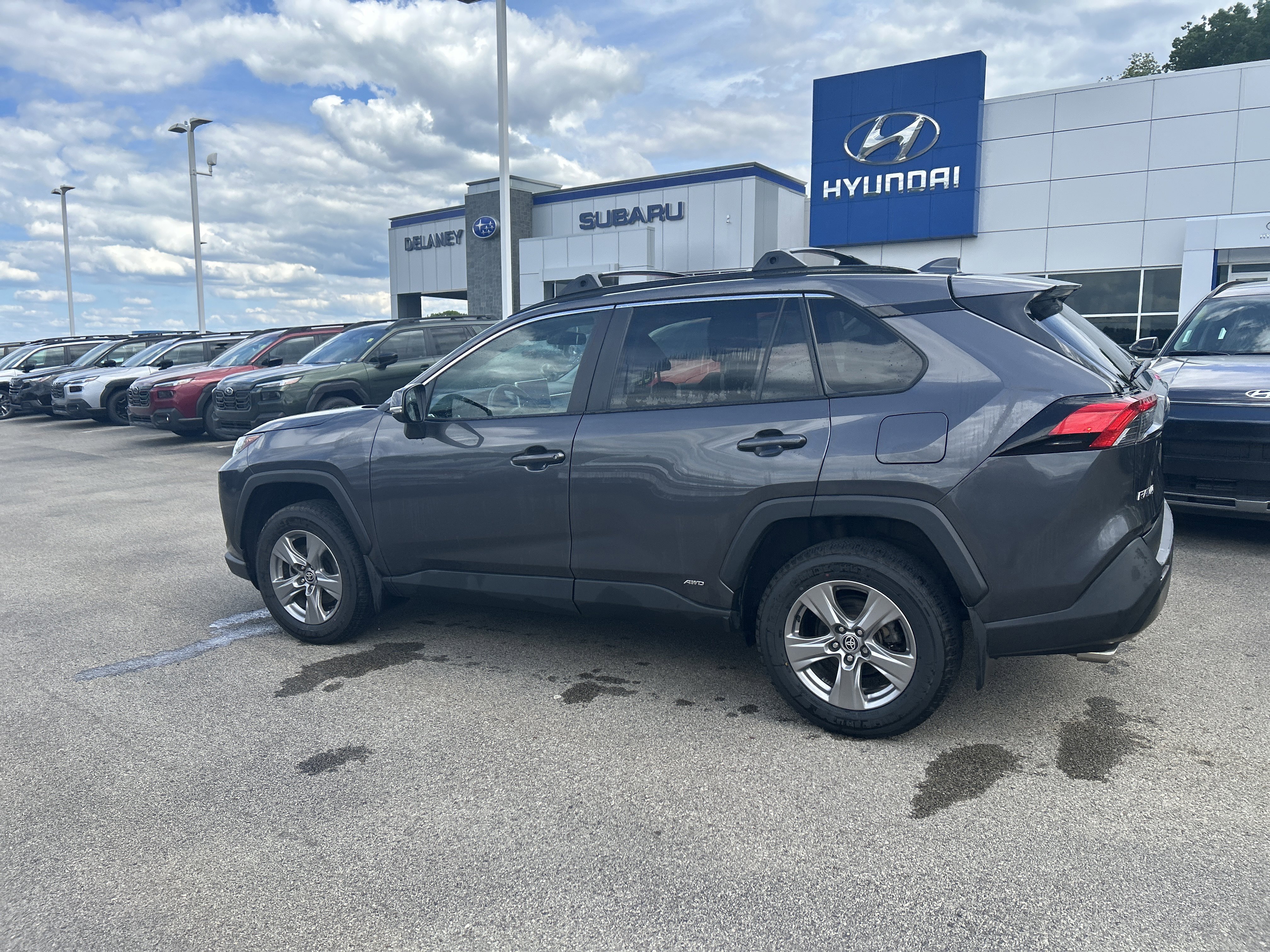 2024 Toyota RAV4 XLE - Photo 7