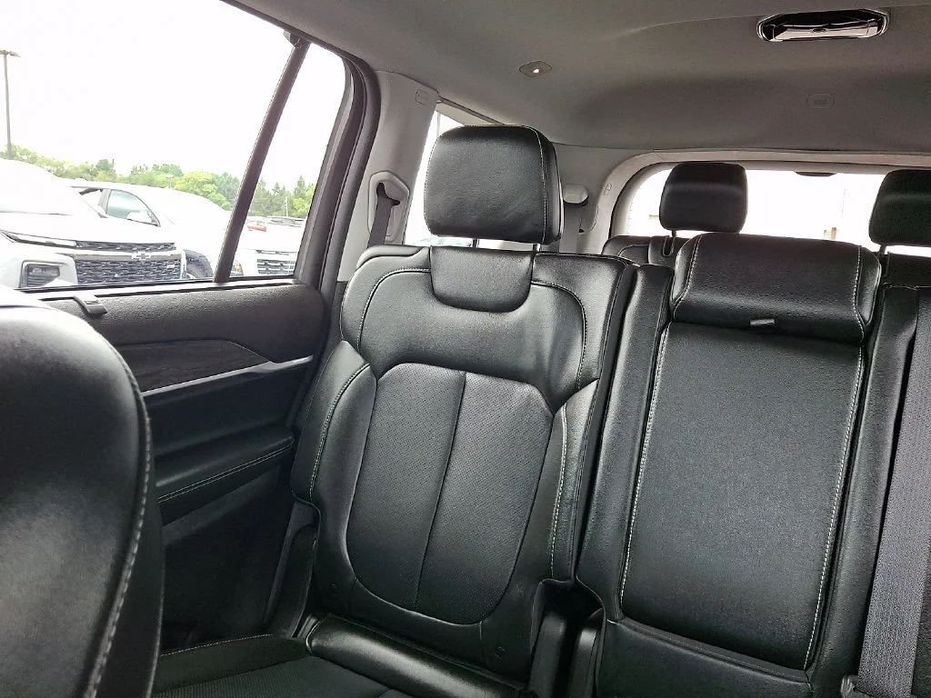 Used 2022 Velvet Red Pear Jeep Limited image 19