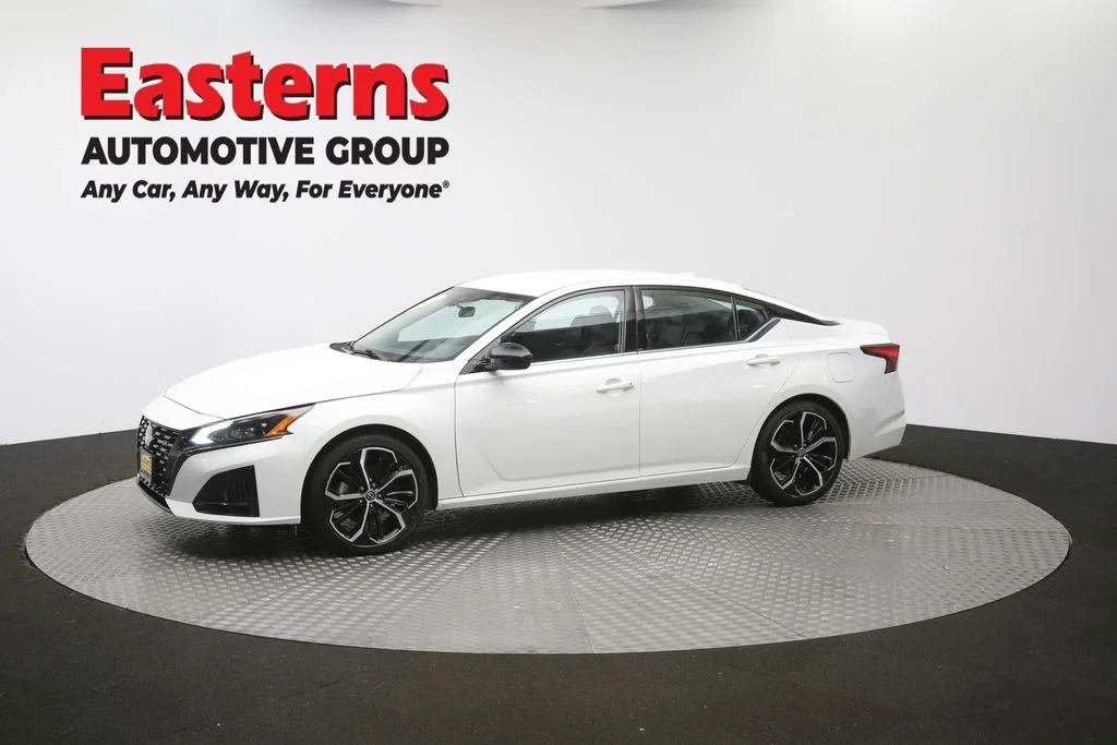 Used 2024 White Nissan 2.5 SR image 57