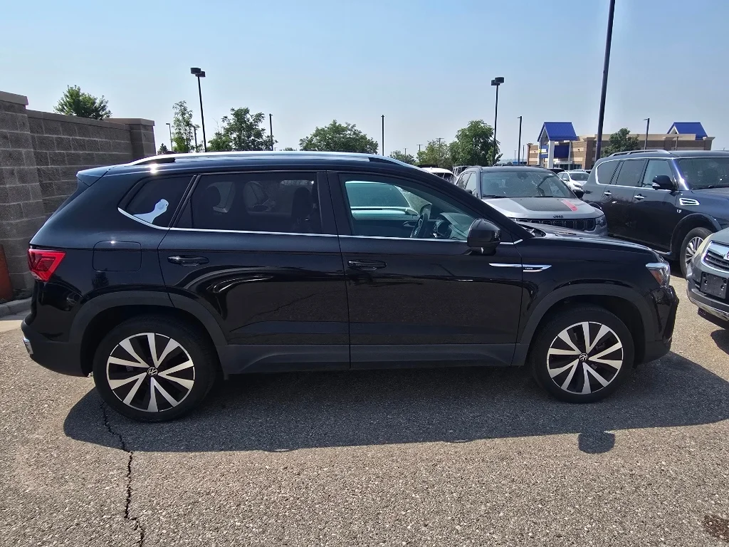 Used 2023 Deep Black Pearl Volkswagen SE image 6