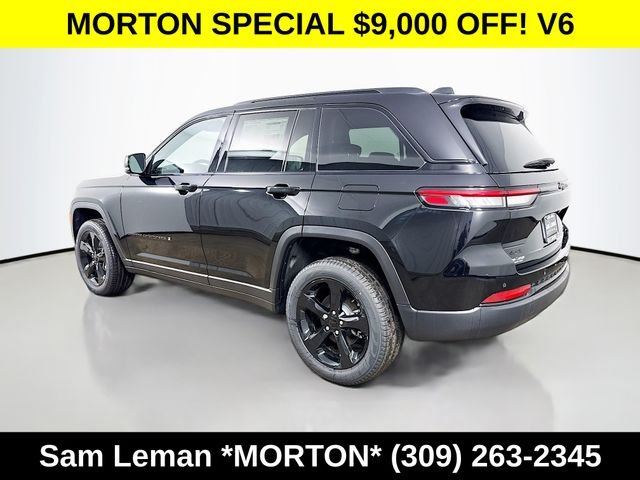 New 2025 Diamond Black Crystal Pearl-Coat Exterior Paint Jeep Limited image 5