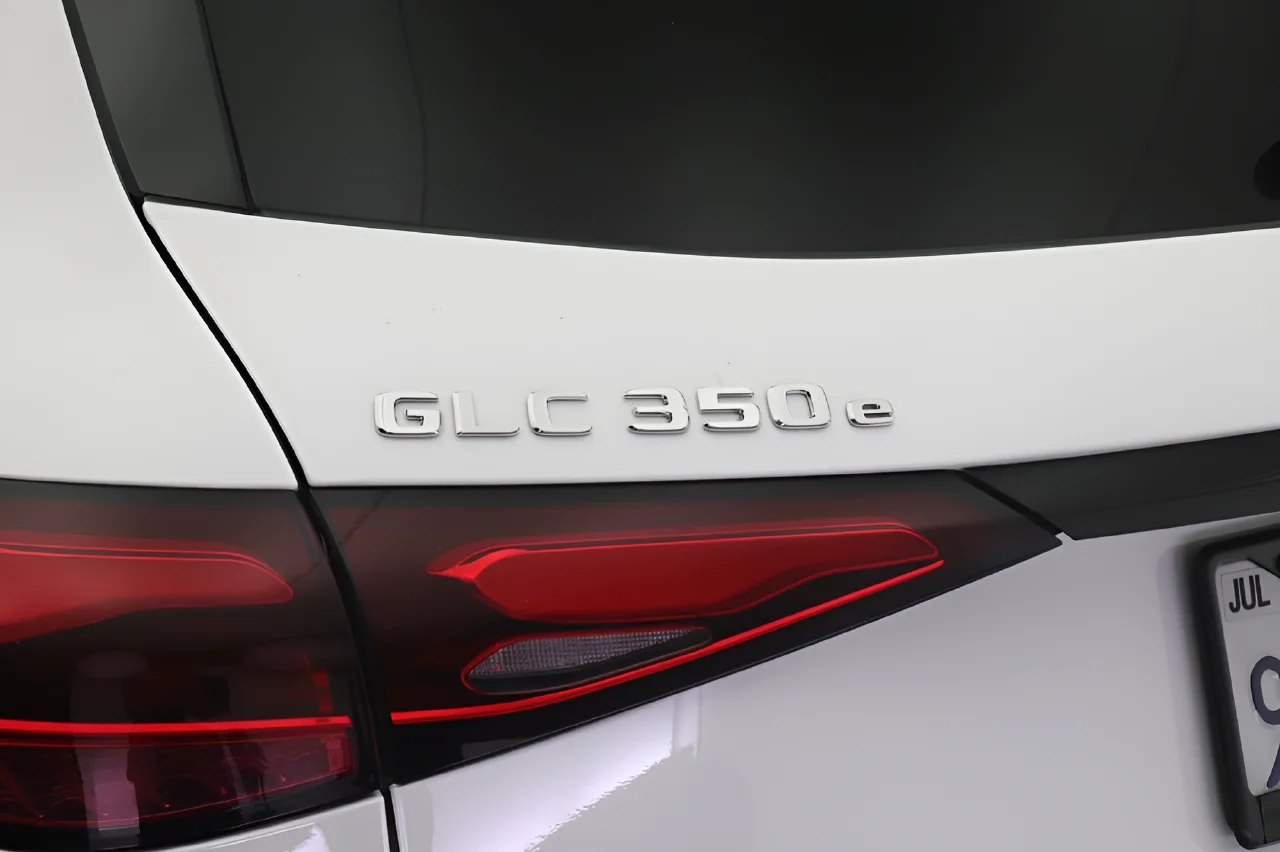 Used 2025 White Mercedes-Benz 350e 4MATIC® Plug in Hybrid image 19