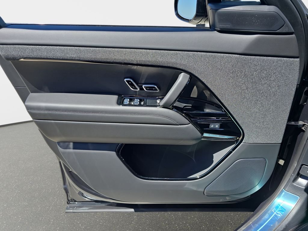 New 2026 Carpathian Grey Land Rover Dynamic SE image 28