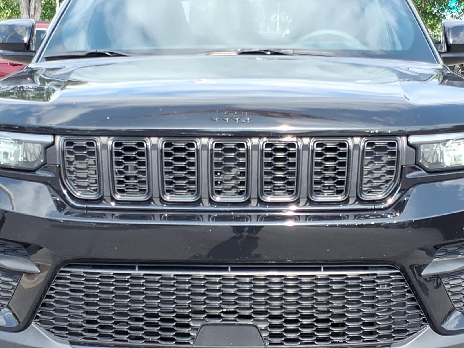 Used 2025 Diamond Black Crystal Pearlcoat Jeep Altitude image 12