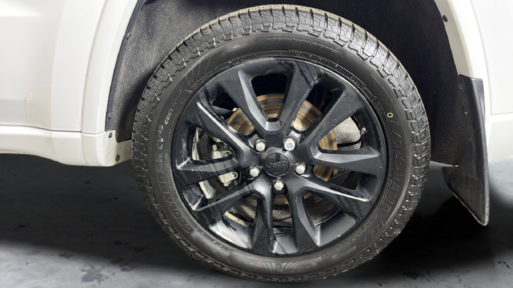 Used 2019 White/off-white Jeep Altitude image 49