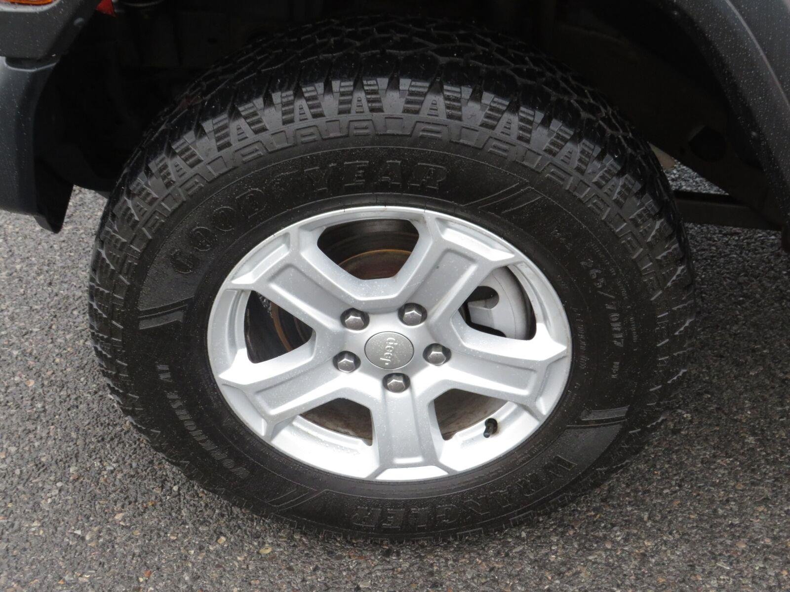 Used 2020 Punkn Metallic Clearcoat Jeep Sport S image 12