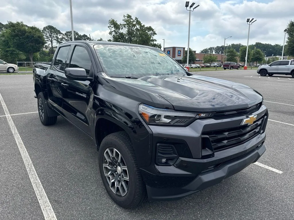Used 2023 Black Chevrolet LT image 7
