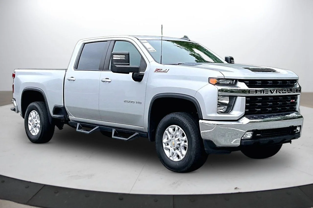 Used 2022 Silver Chevrolet LT image 2
