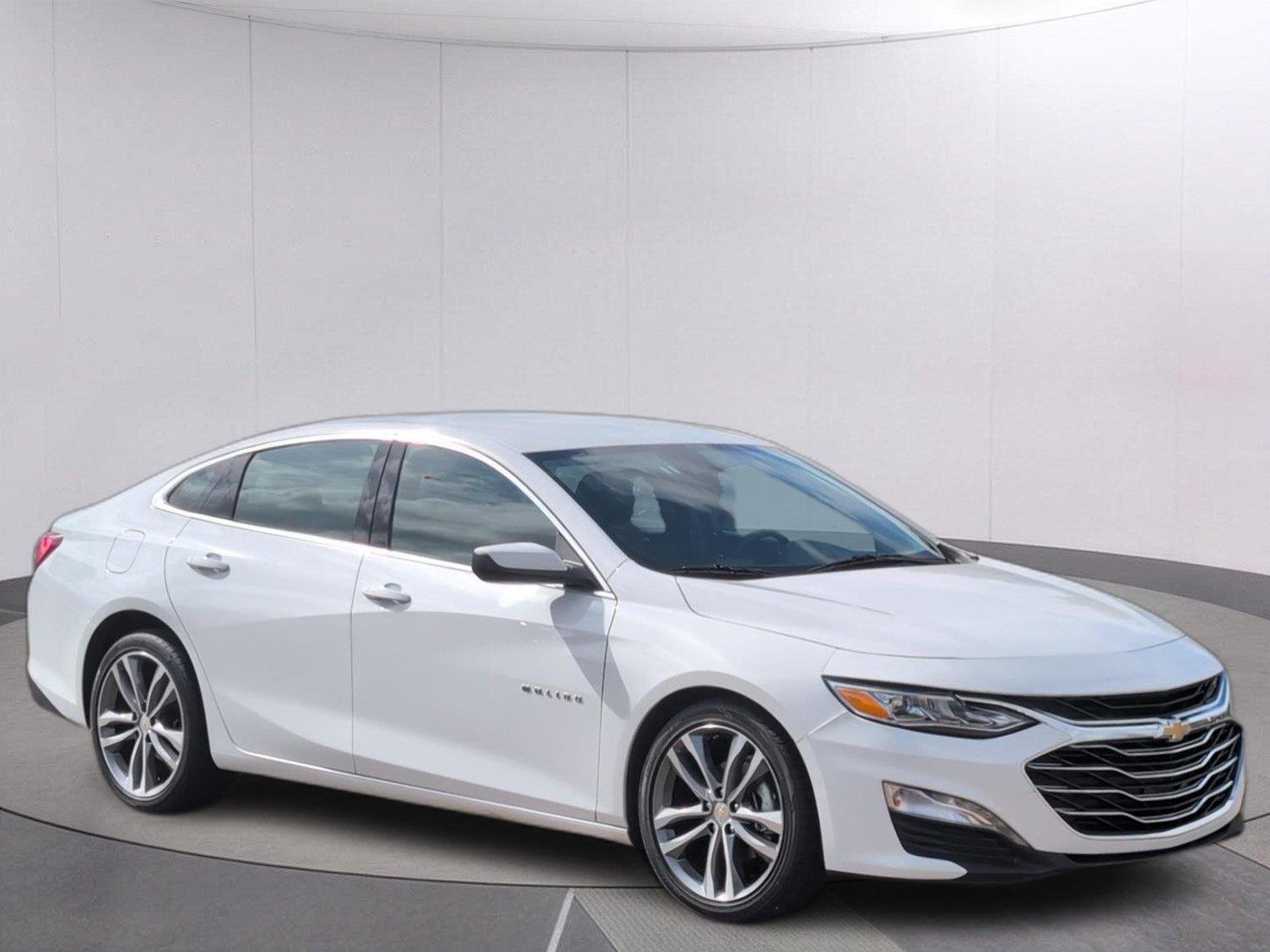 Used 2024 Summit White Chevrolet 2LT image 8