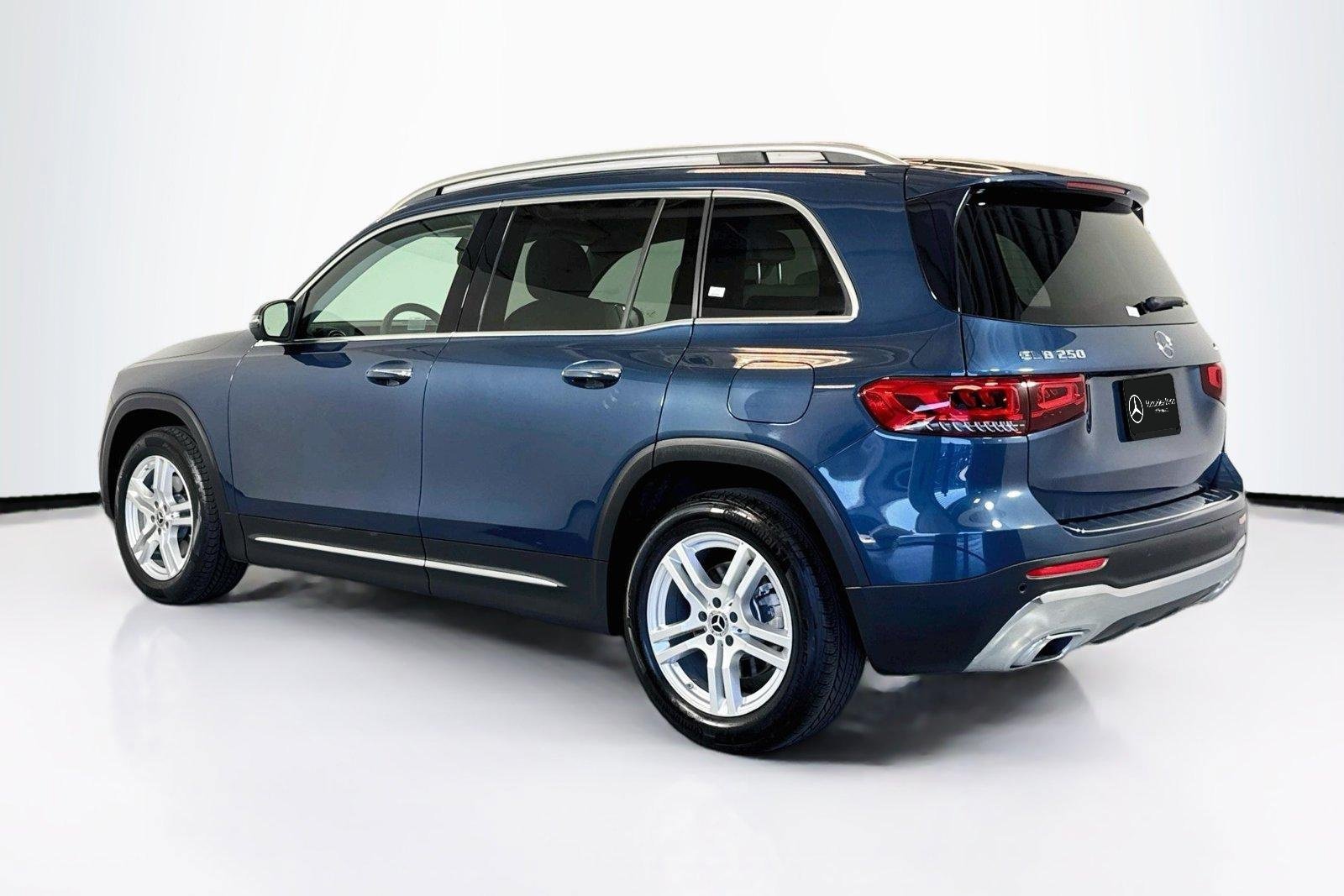 Used 2022 Denim Blue Metallic Mercedes-Benz GLB 250 image 7