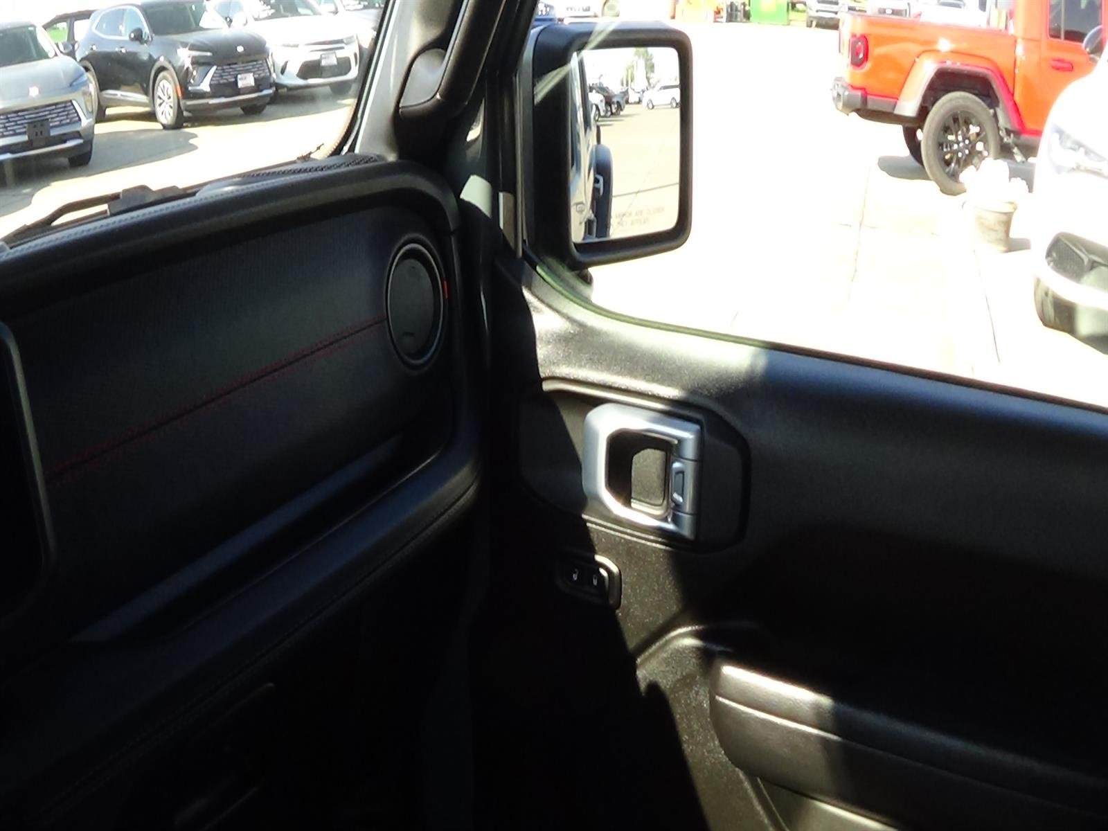 Used 2024 Anvil Clear Coat (pds) Jeep Rubicon image 27