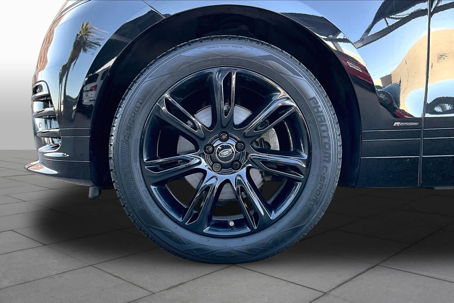 Used 2020 Narvik Black Land Rover R-Dynamic S image 10