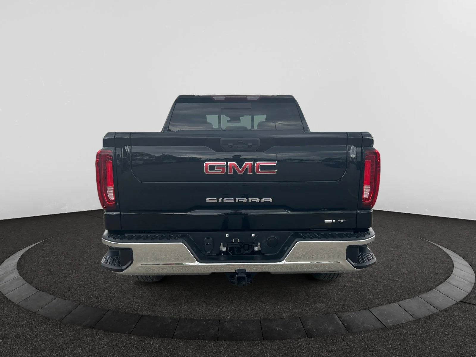 Used 2025 Black GMC SLT Crew Cab image 4