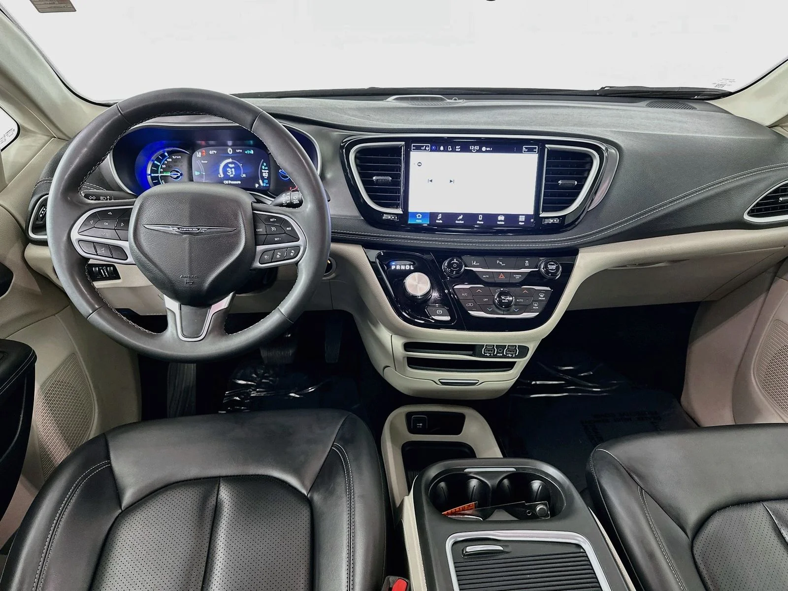 Used 2023 Brilliant Black Crystal Pearlcoat Chrysler Touring L image 22