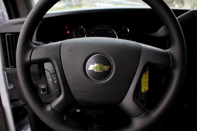 New 2025 Summit White Chevrolet WT image 11