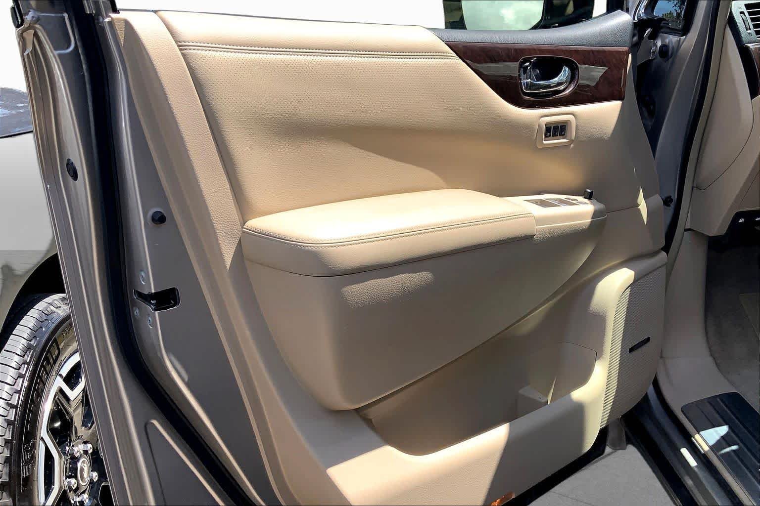 Used 2013 Titanium Beige Nissan LE image 21