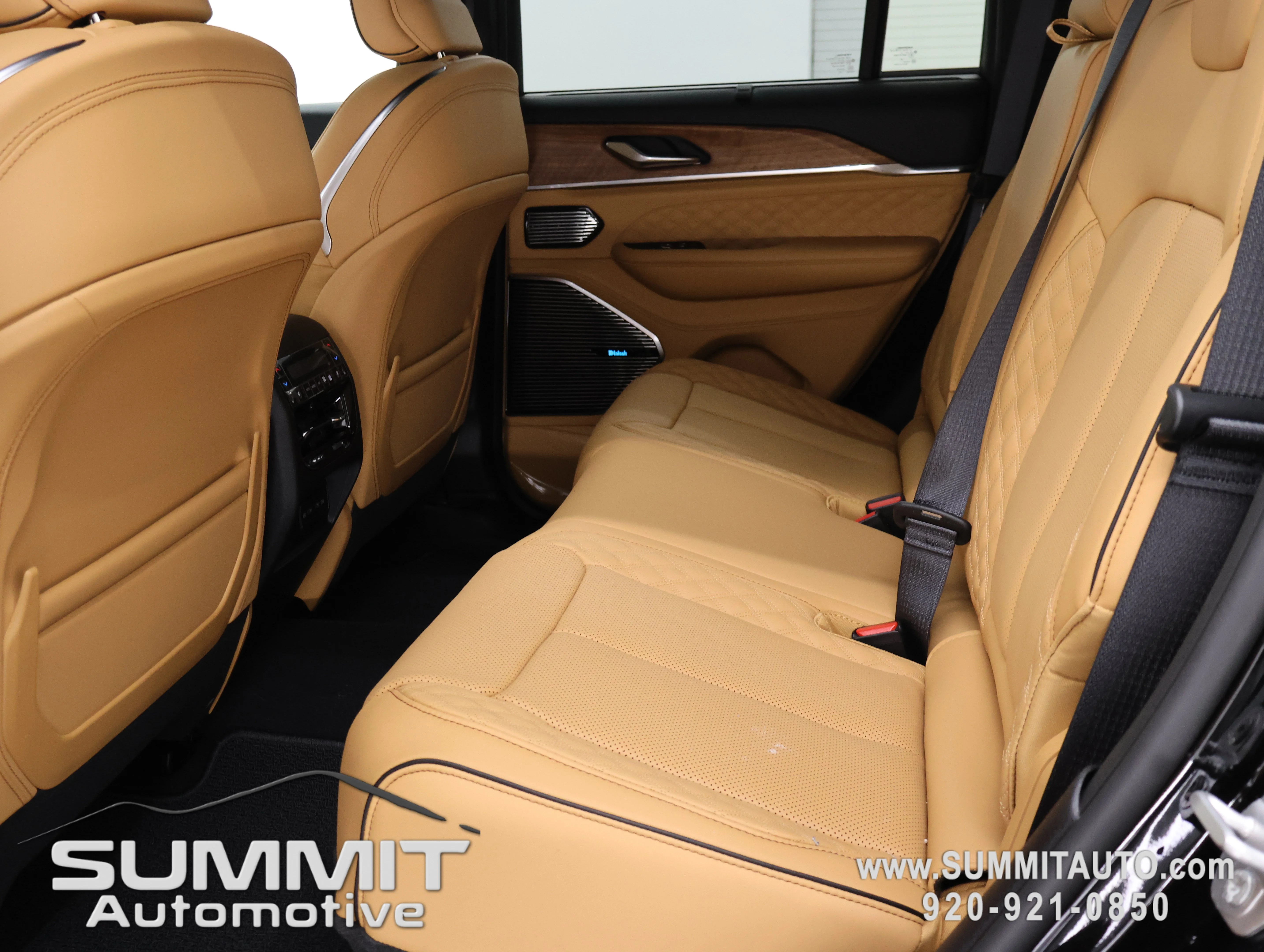 New 2026 Diamond Black Crystal Pearl-Coat Exterior Paint Jeep Summit image 9