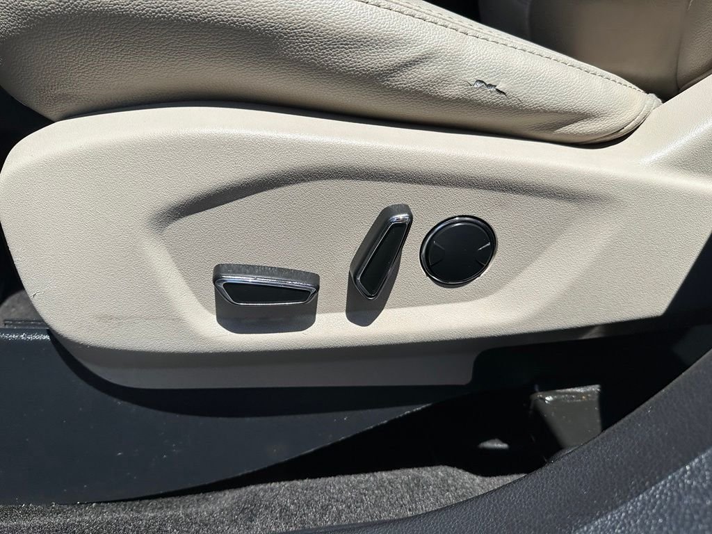 Used 2018 White Ford XLT image 11