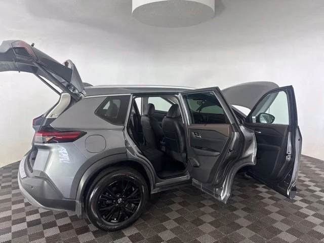 Used 2023 Gray Nissan SV image 18