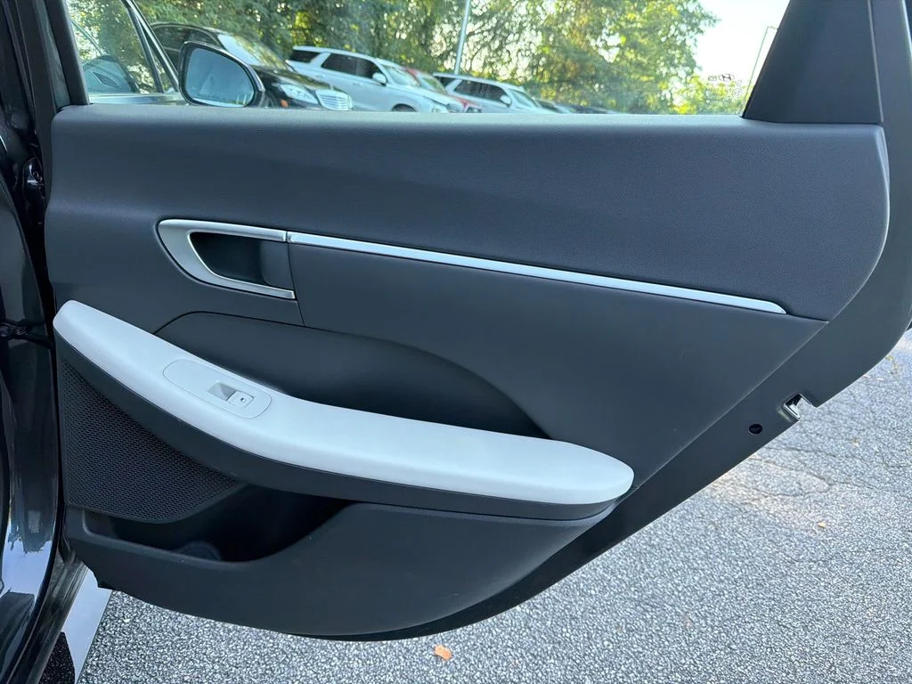 Used 2025 Gray Hyundai SEL Convenience image 16