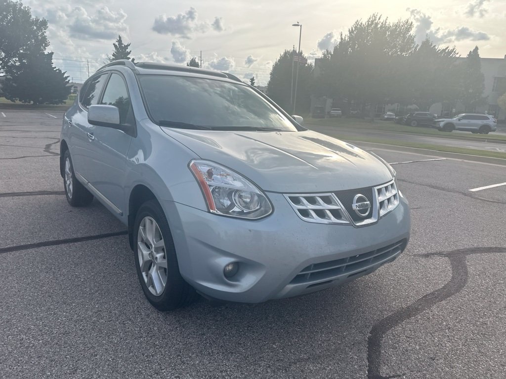 Used 2011 Blue Nissan SV image 3
