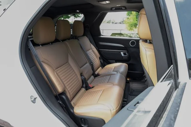 Used 2025 White Land Rover Dynamic SE image 45
