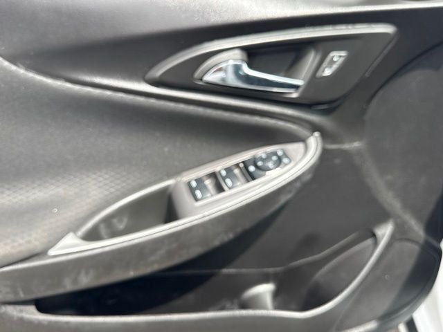 Used 2025 White Chevrolet LT image 29