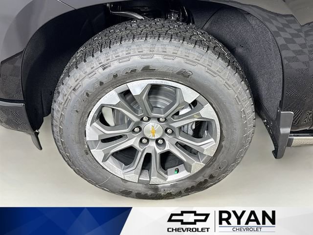 New 2026 Black Chevrolet High Country image 33