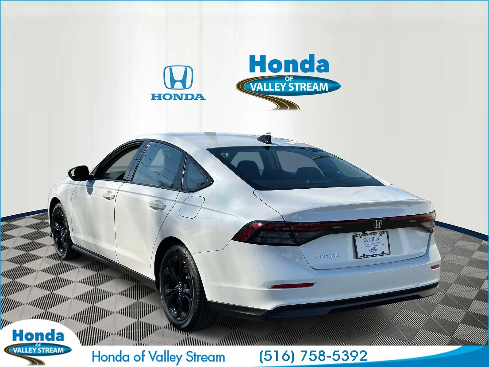 Certified Used 2025 Platinum White Pearl Honda SE image 7
