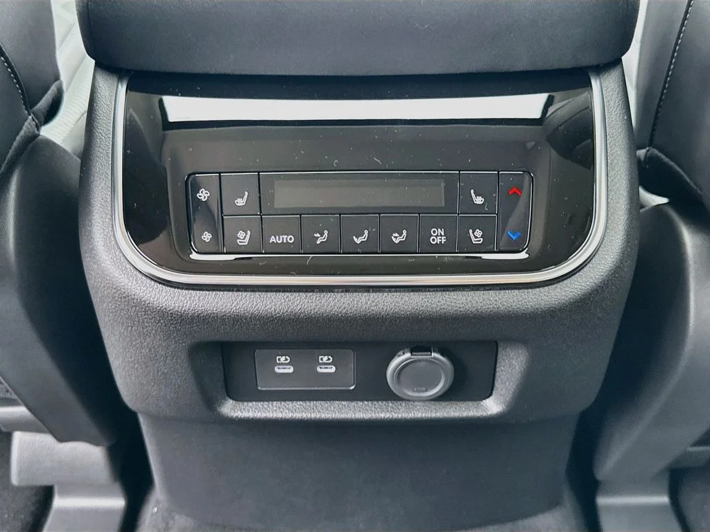 New 2027 RADIANT WHITE INFINITI Luxe 4WD image 27