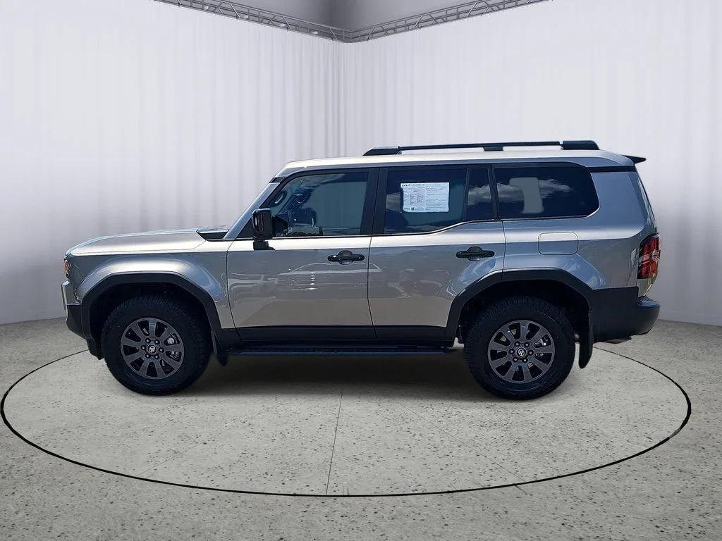 Used 2025  Toyota Base image 6