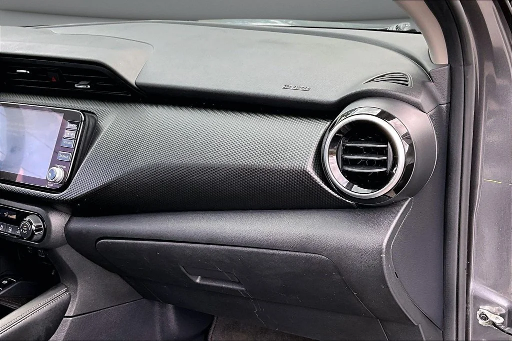 Used 2022 Gray Nissan SV image 26