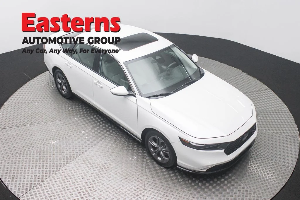 Used 2024 White Honda EX image 3