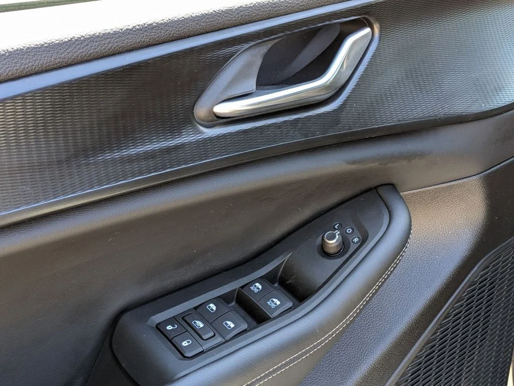 Used 2025 Silver Jeep Altitude X image 12