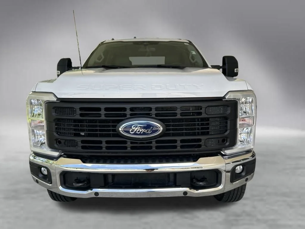Used 2025 White Ford XL image 11