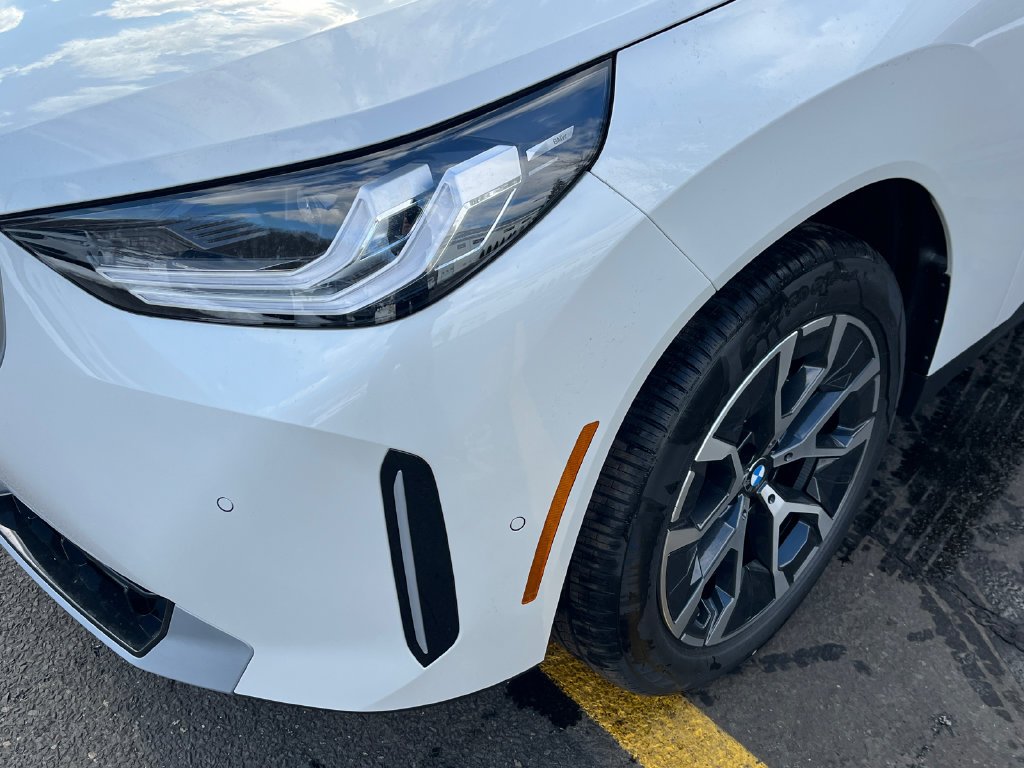 New 2026 Mineral White Metallic BMW 30 xDrive image 7