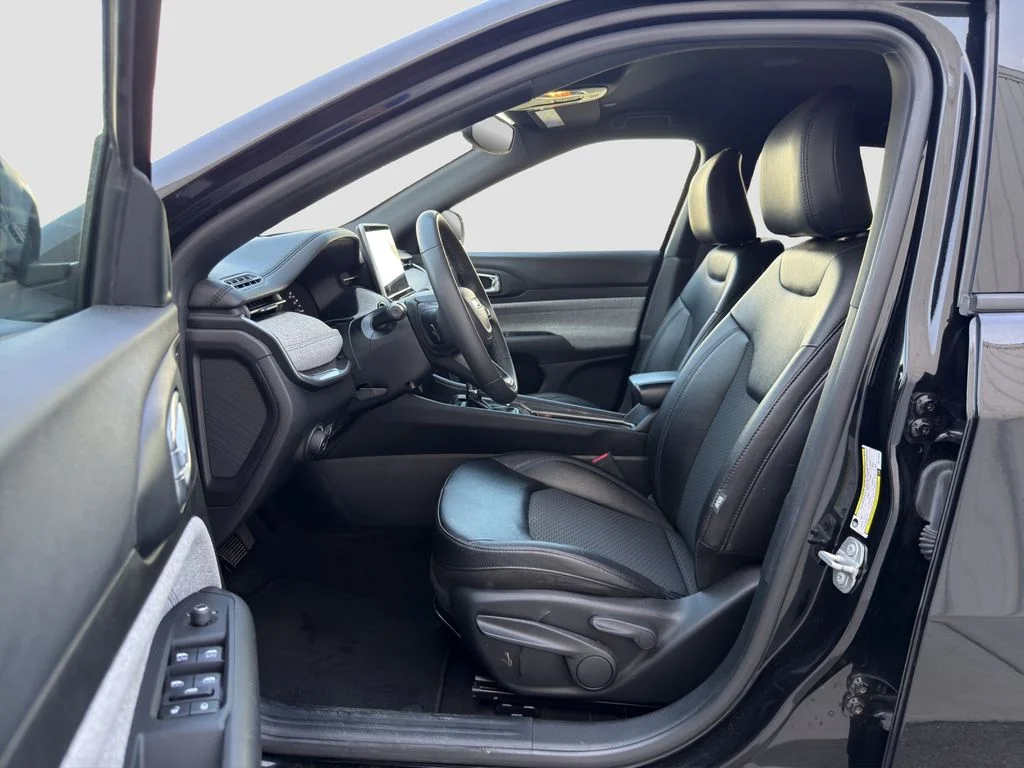 Used 2024 Black Jeep Latitude image 9