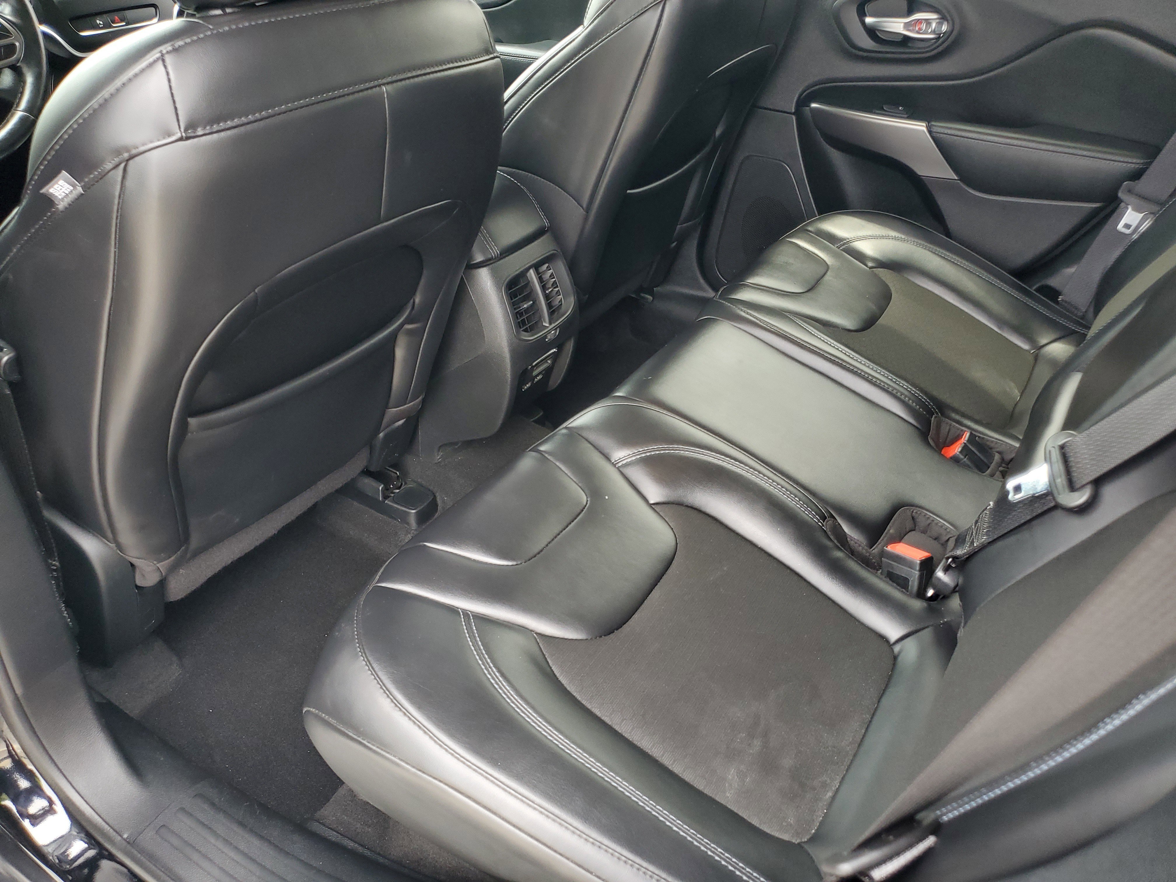 Used 2020 Diamond Black Crystal Pearlcoat Jeep Latitude Plus image 9