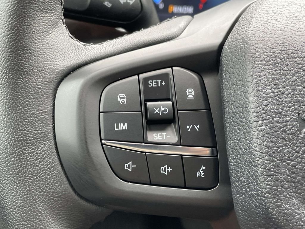 Used 2025 Oxford White Ford LARIAT image 10