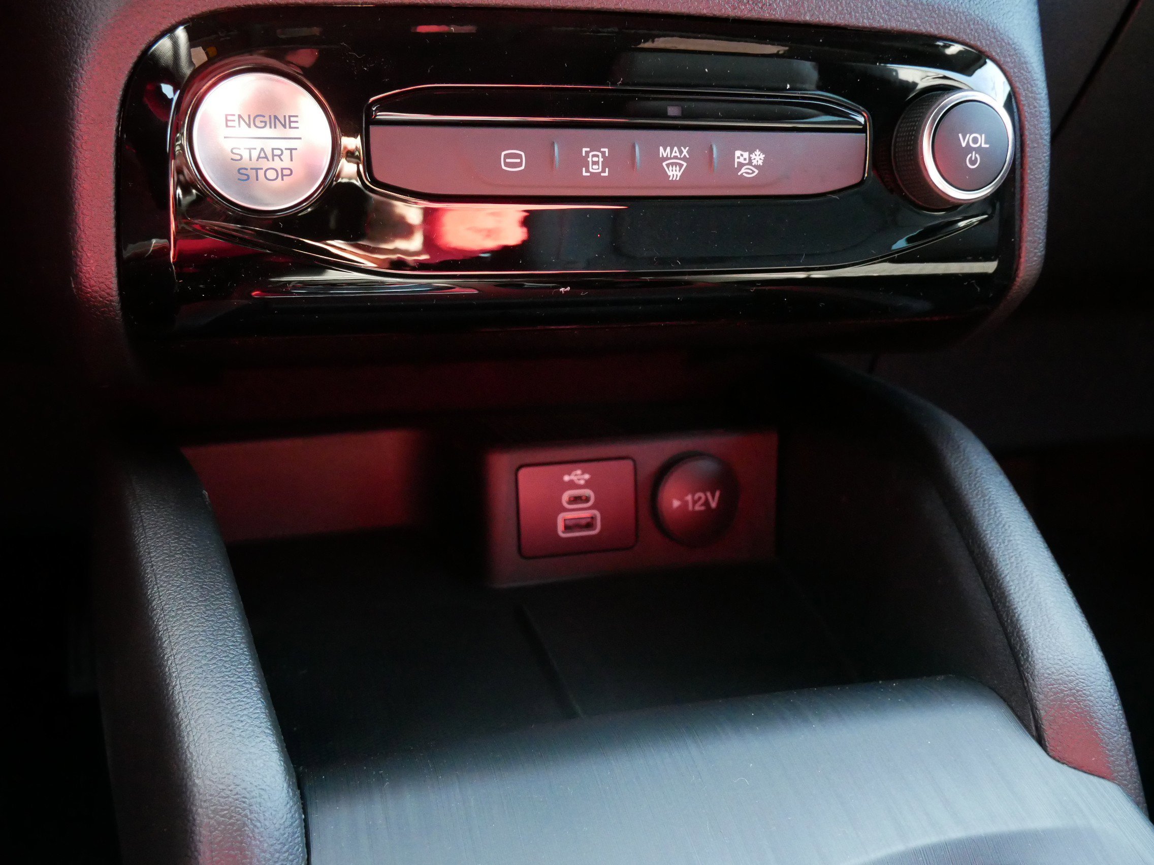 2025 Ford Escape Hybrid ST-Line Select - Photo 14