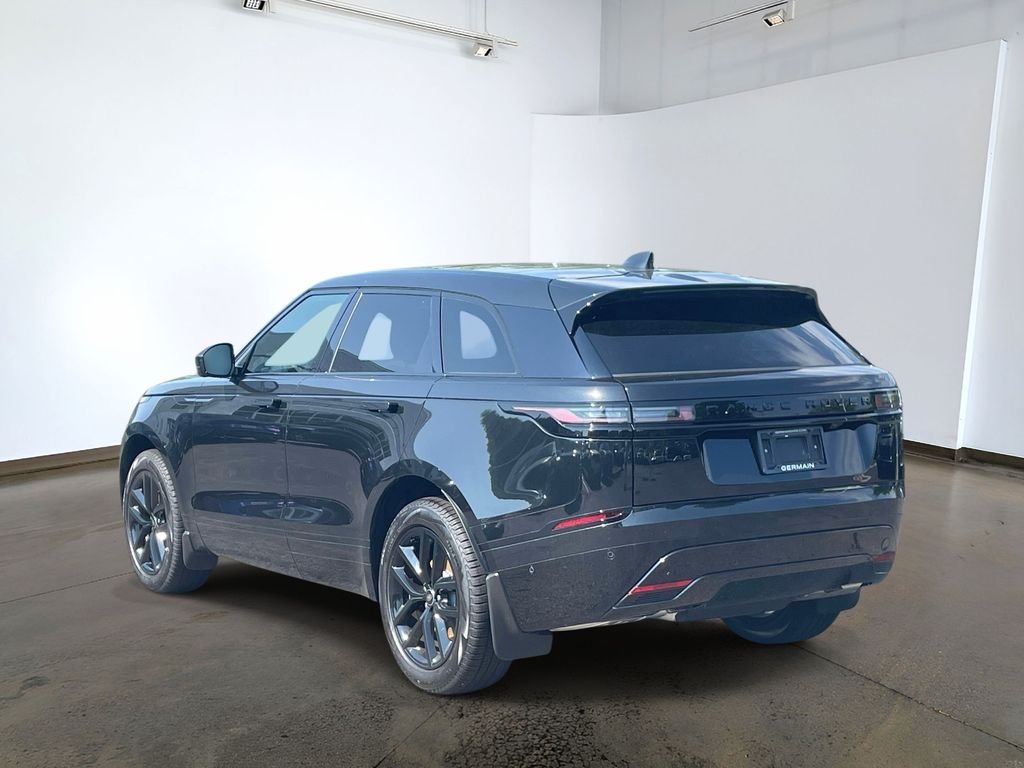 New 2026 Santorini Black Land Rover Dynamic SE image 6