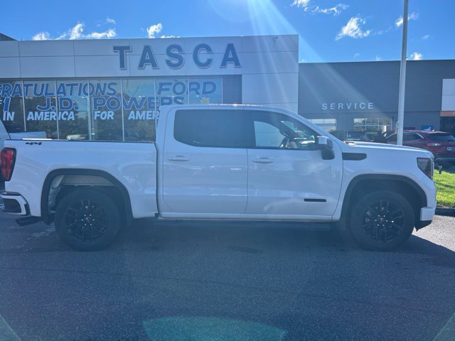 Used 2024 White GMC Elevation image 9