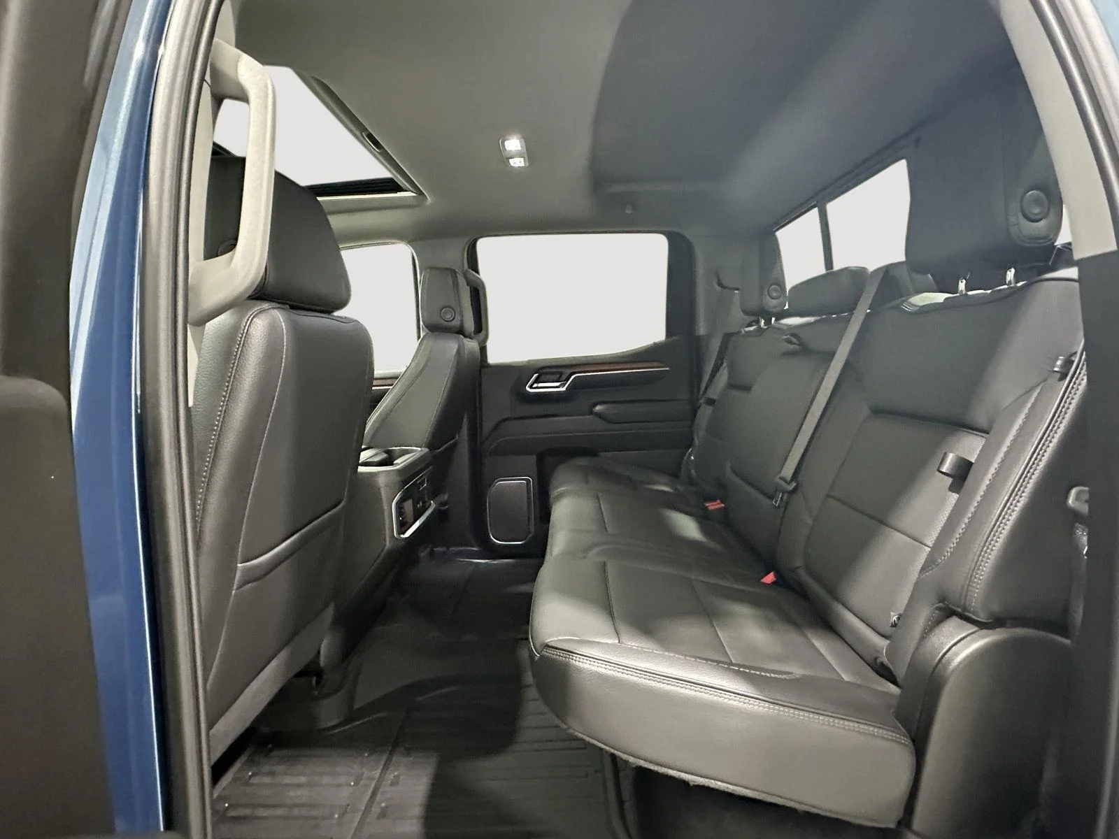 Used 2024 Downpour Metallic GMC Denali image 23