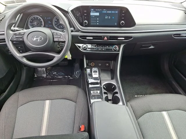 Used 2020 Blue Hyundai SE image 15